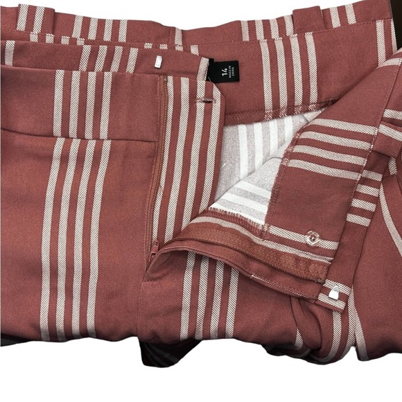 NWT Torrid 4.5in  Stretch Crepe Mid to High-Rise Tie-Front Short Women’s Size 14 - Picture 12 of 13